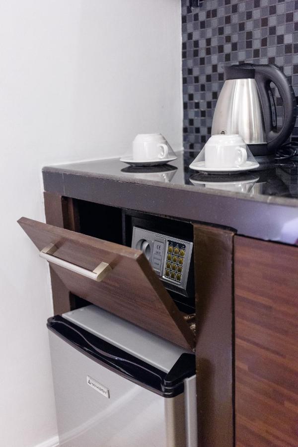 Nest Nano Suites Poblacion - Makati ماكاتي المظهر الخارجي الصورة